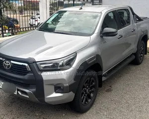 Toyota Hilux 2022 Silver
