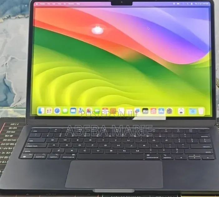 New Laptop Apple MacBook Air 2022 M2 16GB Apple M2 SSD 512GB