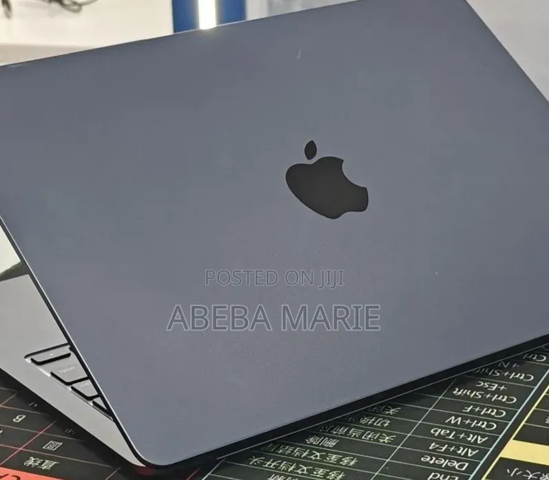 New Laptop Apple MacBook Air 2022 M2 16GB Apple M2 SSD 512GB