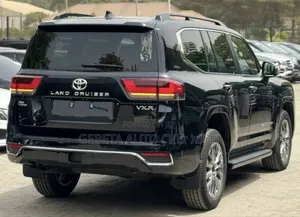 New Toyota Land Cruiser LC300 2023
