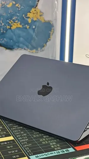 New Laptop Apple MacBook Air 2022 M2 8GB Apple M2 SSD 512GB