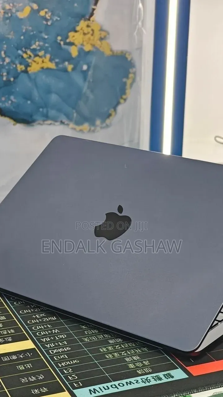 New Laptop Apple MacBook Air 2022 M2 8GB Apple M2 SSD 512GB