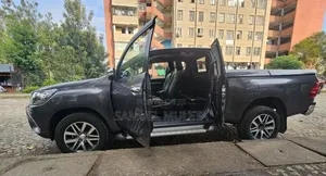 Toyota Hilux 2017 Gray