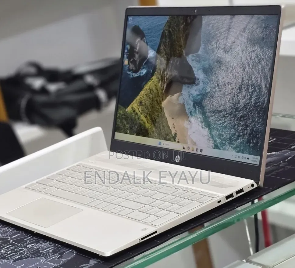 New Laptop HP Pavilion 15 8GB Intel Core i5 SSD 512GB