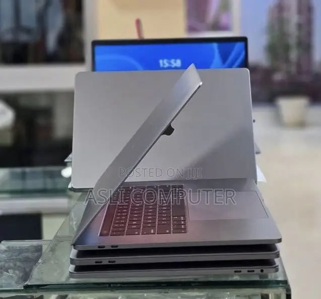 New Laptop Apple MacBook Pro 2017 16GB Intel Core i7 SSD 512GB