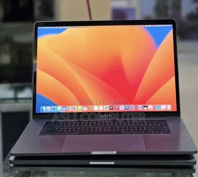New Laptop Apple MacBook Pro 2017 16GB Intel Core i7 SSD 512GB