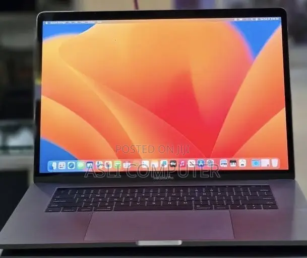 New Laptop Apple MacBook Pro 2017 16GB Intel Core i7 SSD 512GB