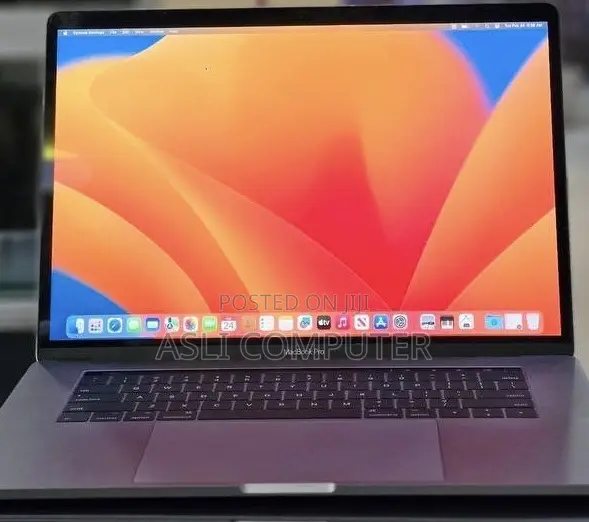 New Laptop Apple MacBook Pro 2017 16GB Intel Core i7 SSD 512GB