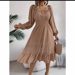 Woman’S Square Neck Long Sleeve Dress