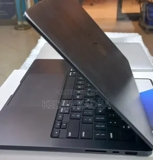 New Laptop Apple MacBook Pro 16GB Apple M5 SSD 512GB