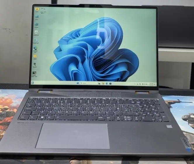 New Laptop Lenovo 16GB AMD Ryzen 7 SSD 512GB