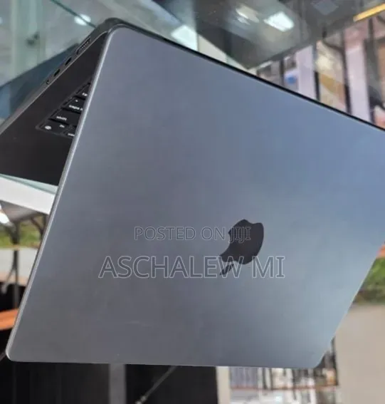New Laptop Apple MacBook Pro 2024 M4 16GB Apple M4 Pro SSD 512GB