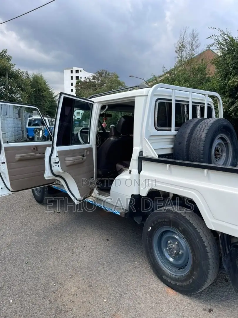 Toyota Land Cruiser 2014 White