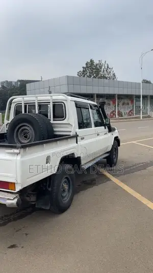 Toyota Land Cruiser 2014 White
