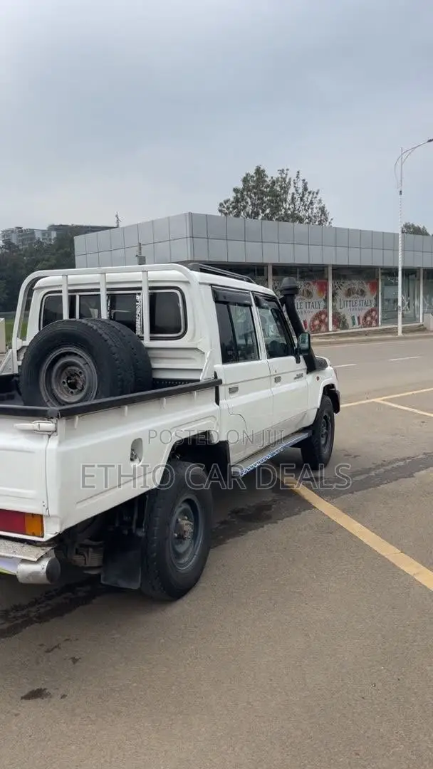 Toyota Land Cruiser 2014 White
