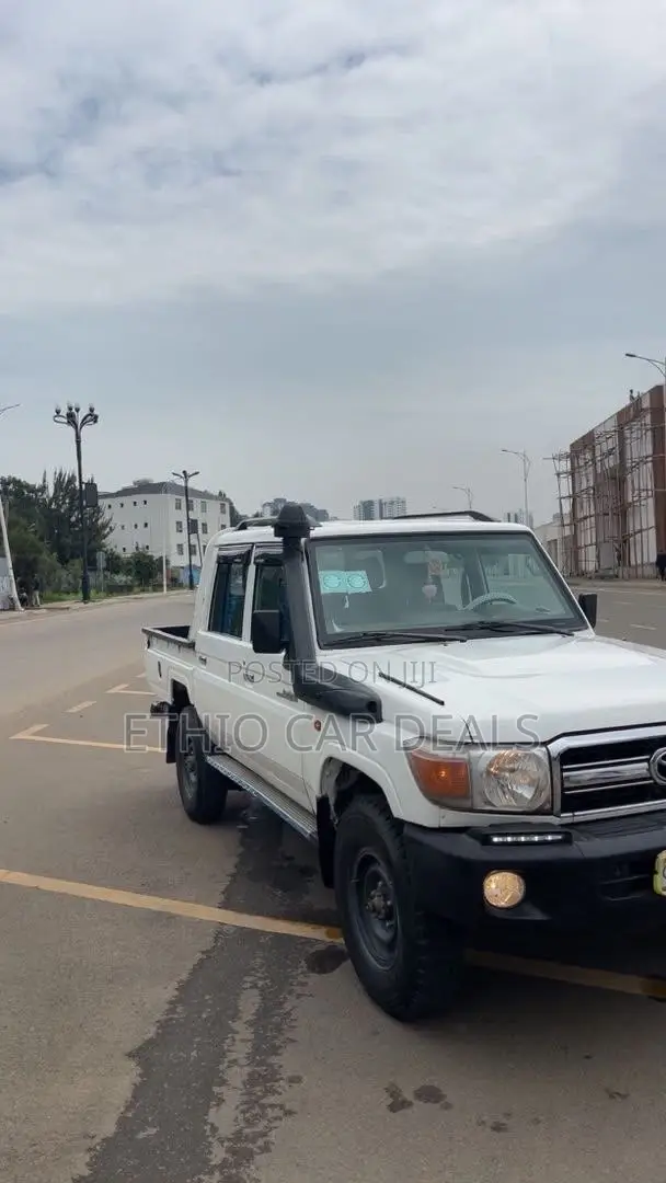 Toyota Land Cruiser 2014 White
