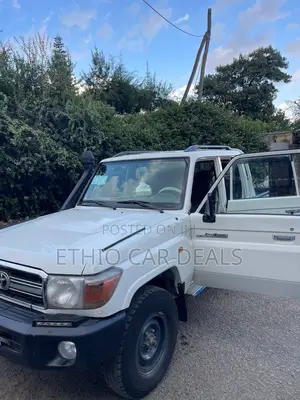 Toyota Land Cruiser 2014 White