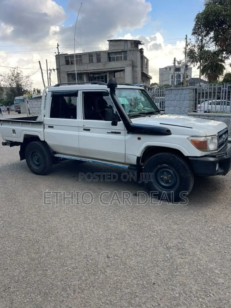 Toyota Land Cruiser 2014 White