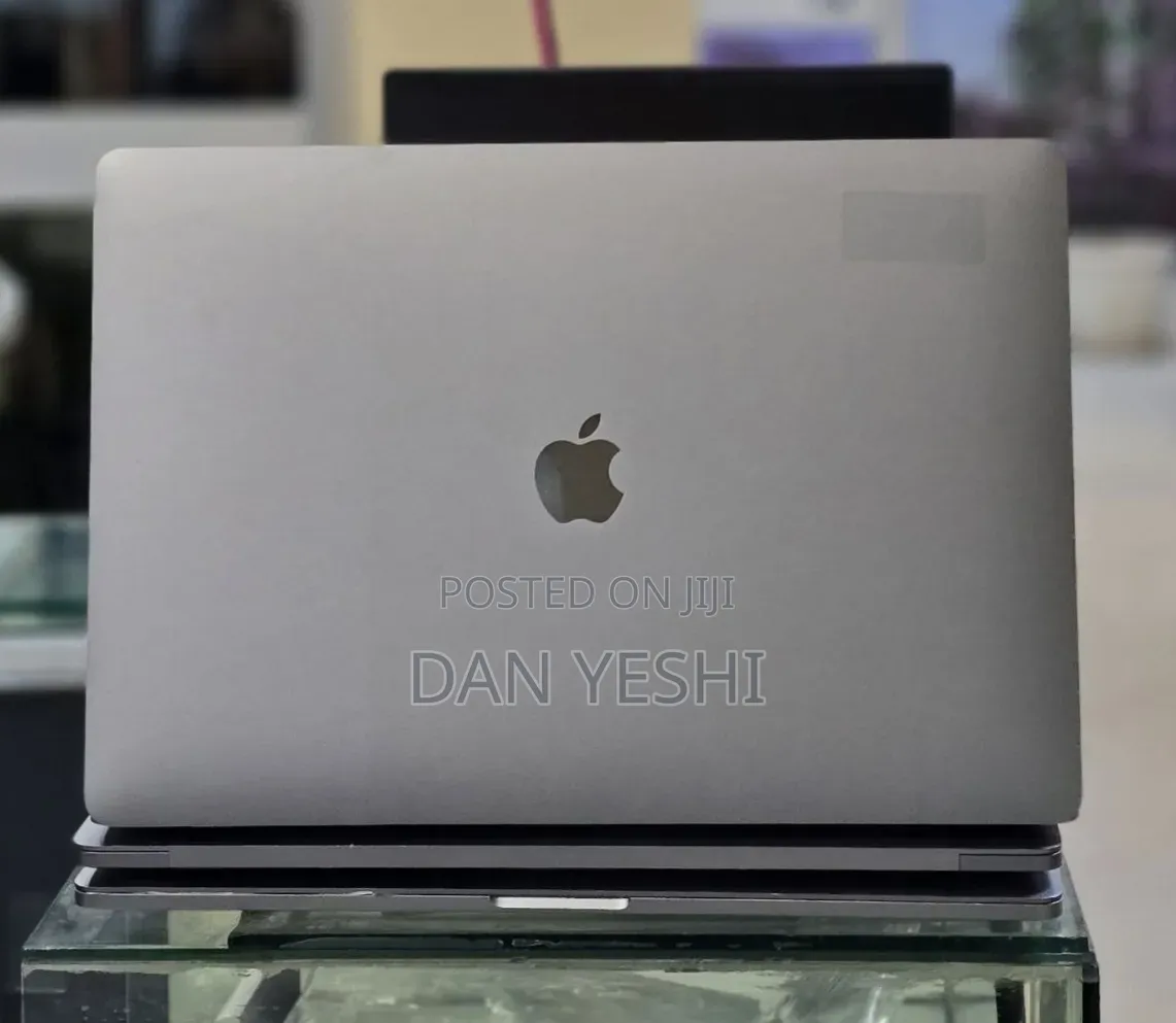 New Laptop Apple MacBook Pro 2017 16GB Intel Core i7 SSD 512GB