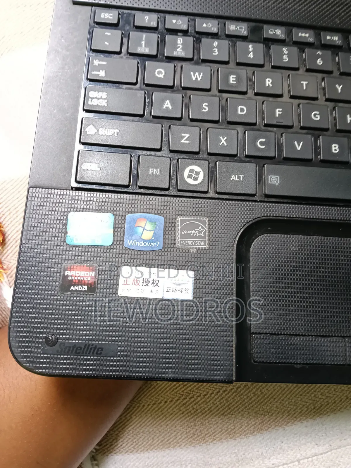Laptop Toshiba Satellite C840 8GB Intel Core i5 SSHD+SSD 512GB