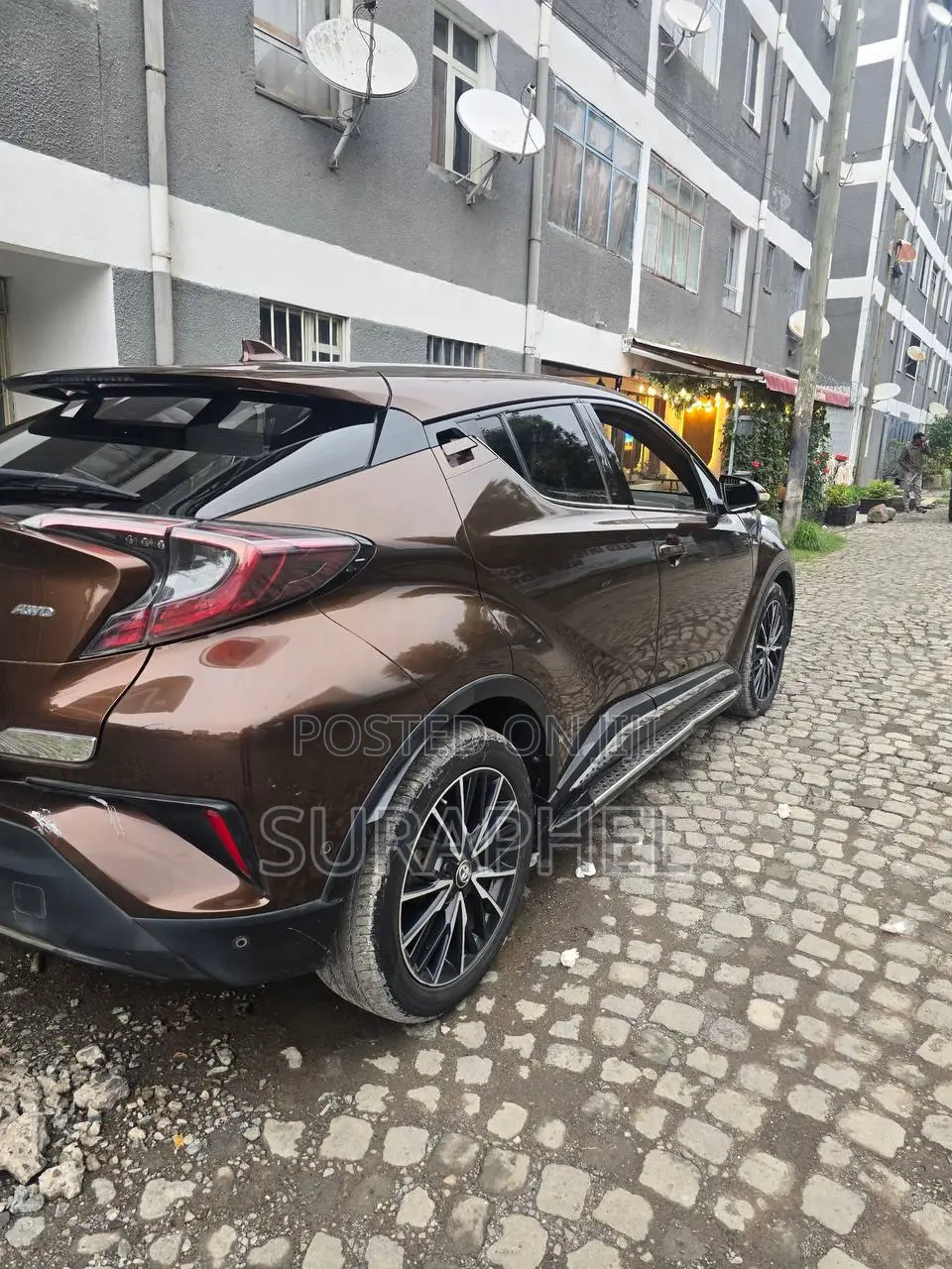 Toyota C-HR XLE FWD Sport Utility (2.0L 4cyl 2AM) 2018 Gray