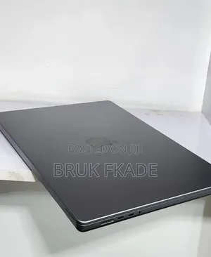 New Laptop Apple MacBook Pro 2021 M1 32GB Apple M1 Pro SSD 512GB