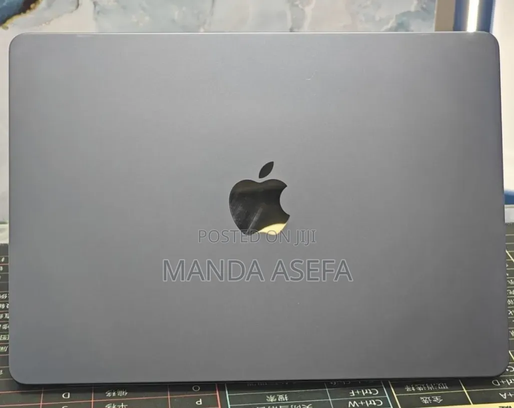 New Laptop Apple MacBook Air 2022 M2 8GB Apple M2 SSD 512GB