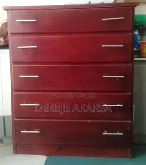 Five Stacked Pull-Out Drawers/ኮሞዲኖ (የልብስ ማስቀመጫ ሳጥን)