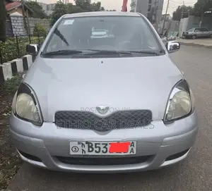 Toyota Vitz 2004 Silver