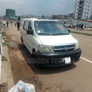 Toyota HiAce 2011 White