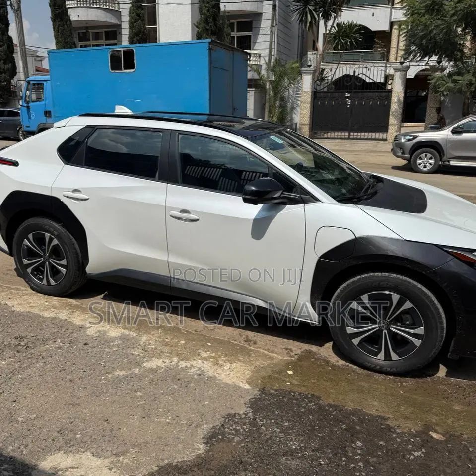 Toyota bZ4X 2023 White