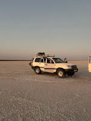 Toyota Land Cruiser 4x4 2004 White