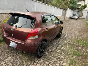 Toyota Vitz 1.0 FWD 5dr 2010 Burgundy