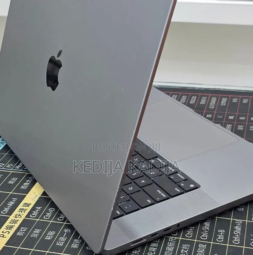 New Laptop Apple MacBook Pro 2021 M1 32GB Apple M1 Max SSD 1T