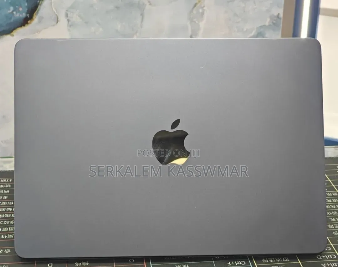 New Laptop Apple MacBook Air 2022 M2 8GB Apple M2 SSD 512GB