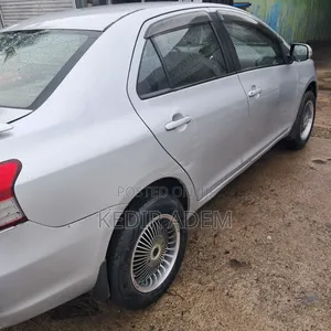 Toyota Belta 2010 Silver