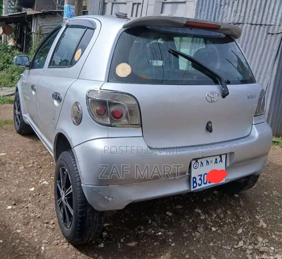Toyota Vitz 2001 Silver