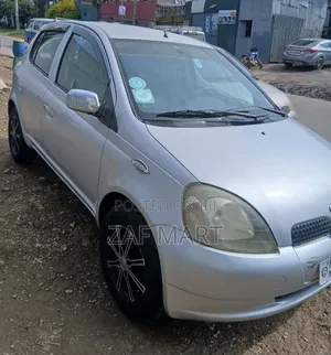 Toyota Vitz 2001 Silver