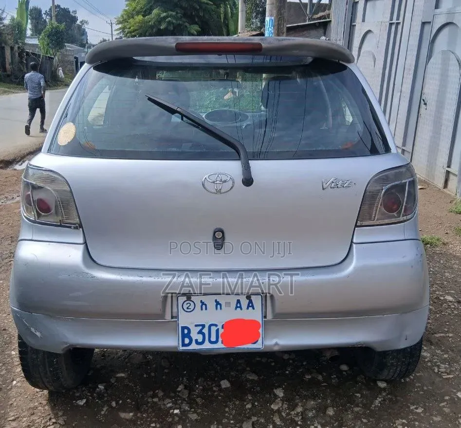 Toyota Vitz 2001 Silver