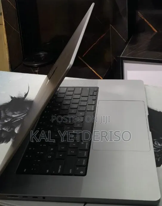 New Laptop Apple MacBook Pro 2021 M1 32GB SSD 512GB