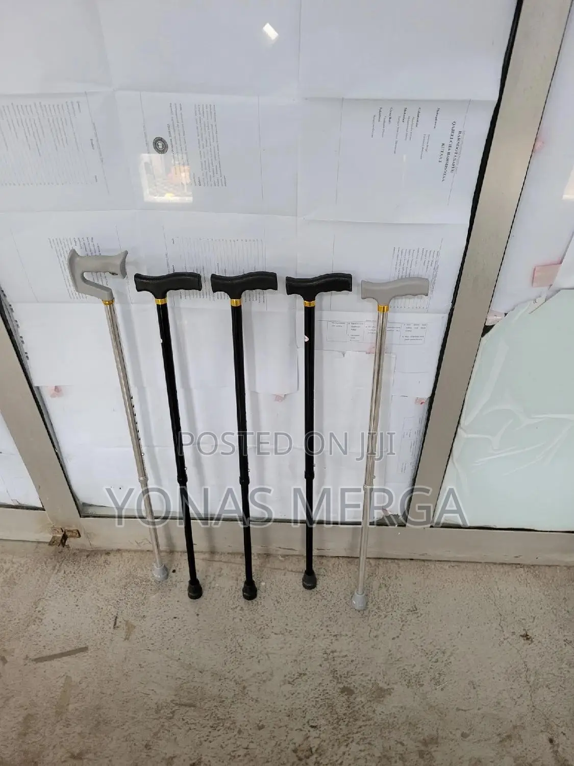 Walking Stick匈右 It Is Fitted for Elderly Patients With Leg and Foot.