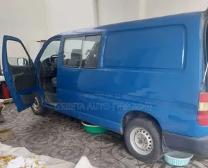 Toyota HiAce 2004