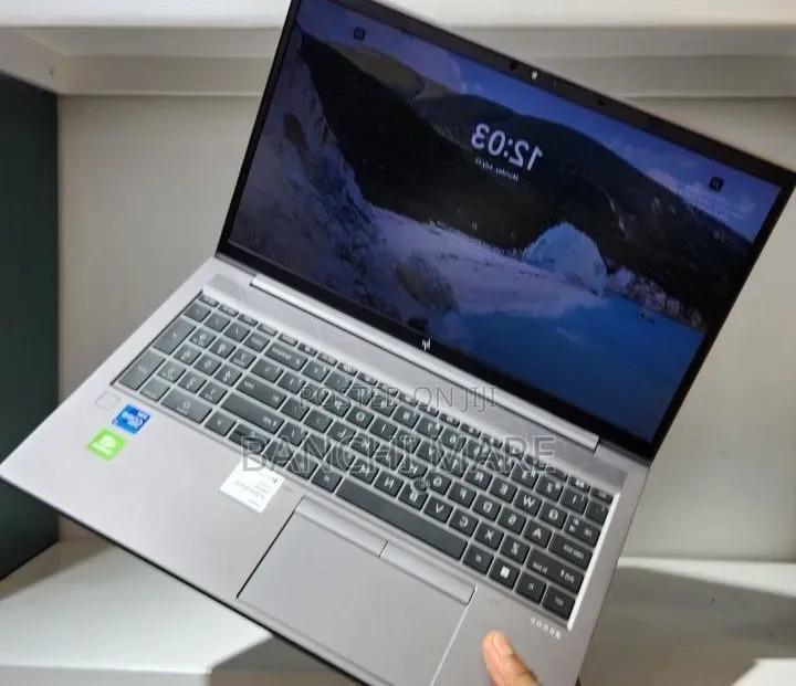 New Laptop HP ZBook Firefly G8 16GB Intel Core i7 SSD 512GB