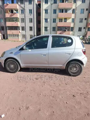 Toyota Vitz 2001 Silver