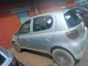 Toyota Vitz 2001 Silver