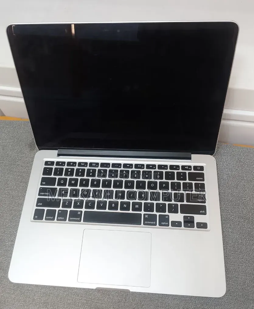 New Laptop Apple MacBook Pro 2015 8GB Intel Core i5 SSD 256GB