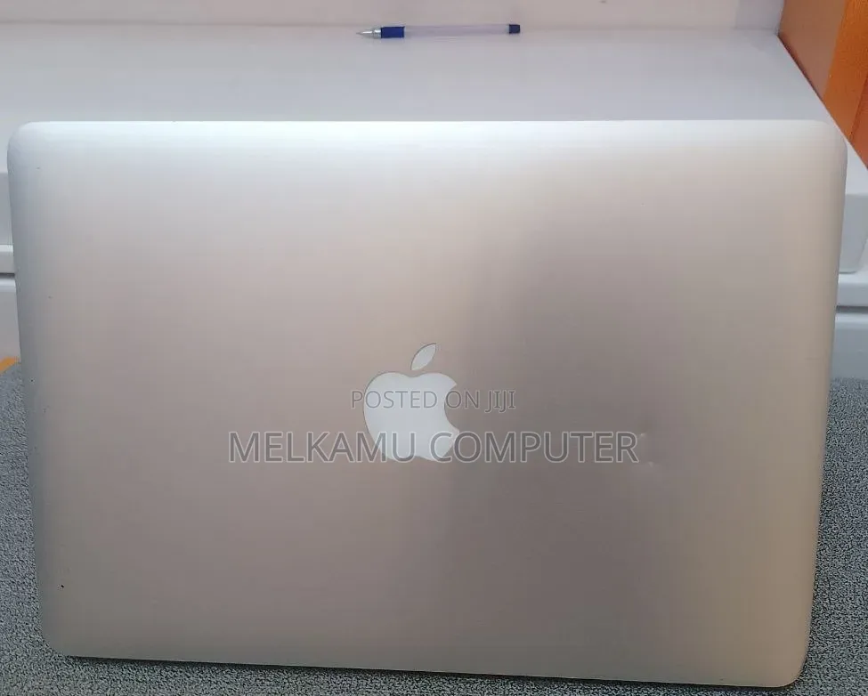 New Laptop Apple MacBook Pro 2015 8GB Intel Core i5 SSD 256GB