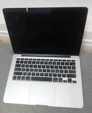 New Laptop Apple MacBook Pro 2015 8GB Intel Core i5 SSD 256GB
