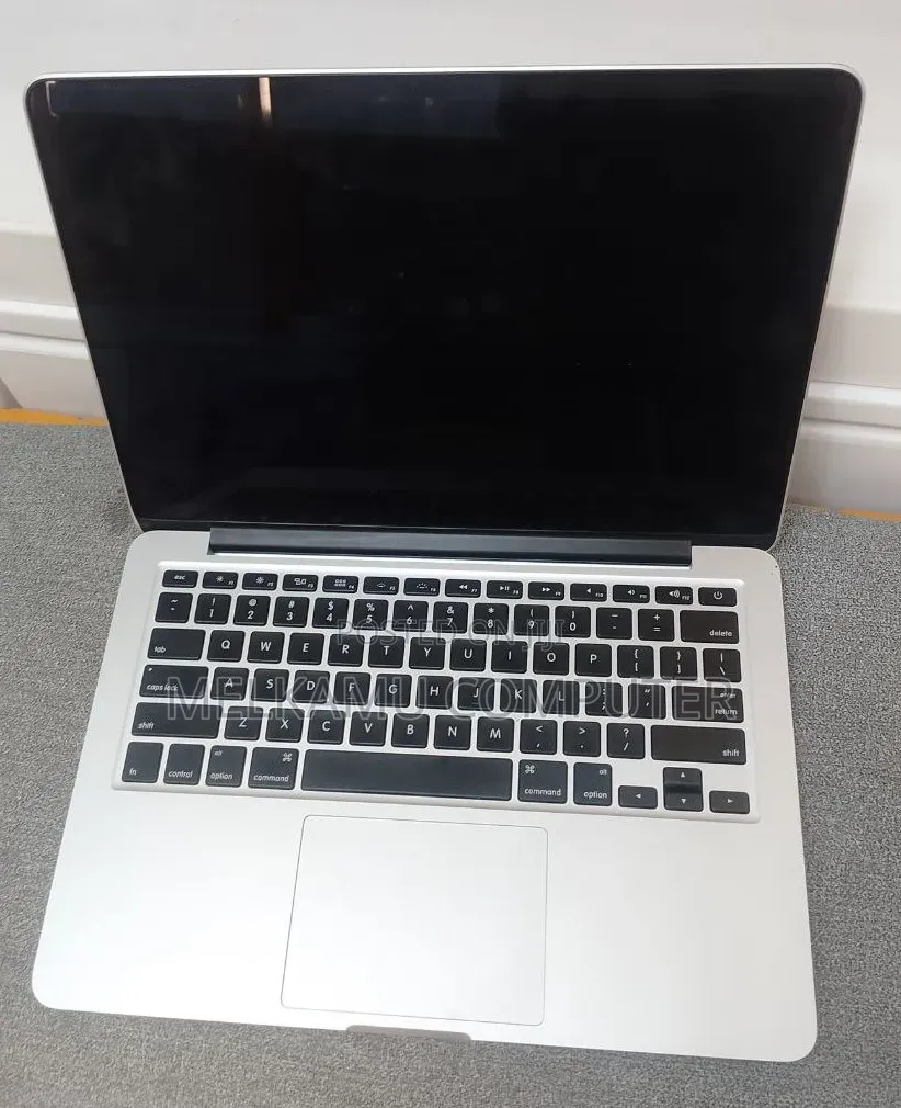 New Laptop Apple MacBook Pro 2015 8GB Intel Core i5 SSD 256GB