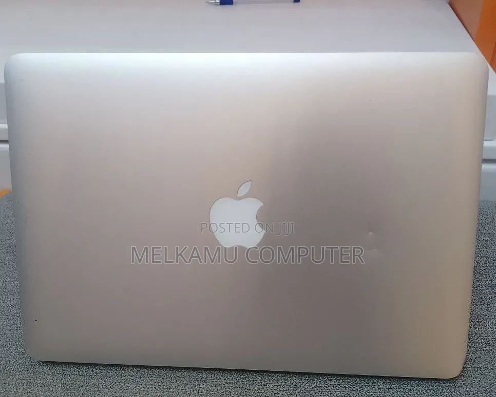 New Laptop Apple MacBook Pro 2015 8GB Intel Core i5 SSD 256GB